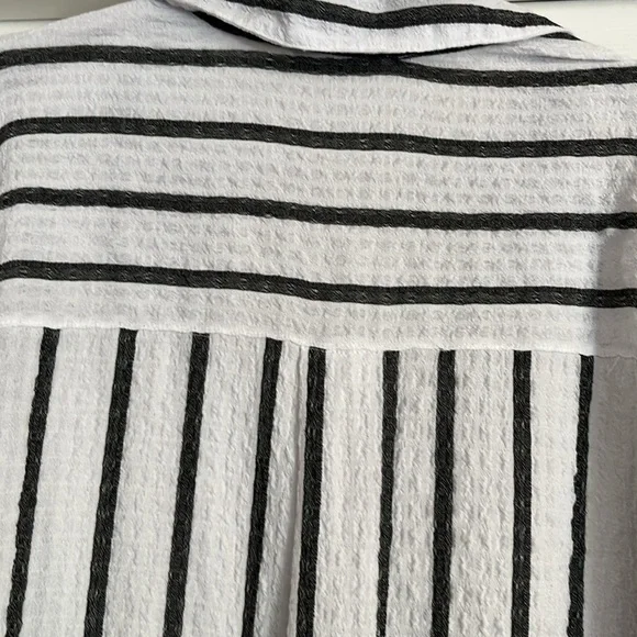 Jane + Delancey blouse. Button front. Tab sleeves. Black/ white stripe. 2x. - Picture 8 of 8